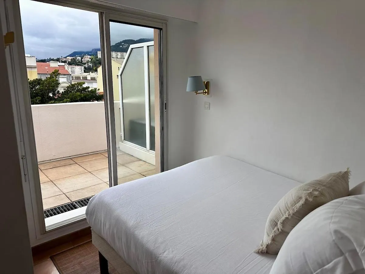 904 - Rooftop In City Center, Beach 100M Away Menton