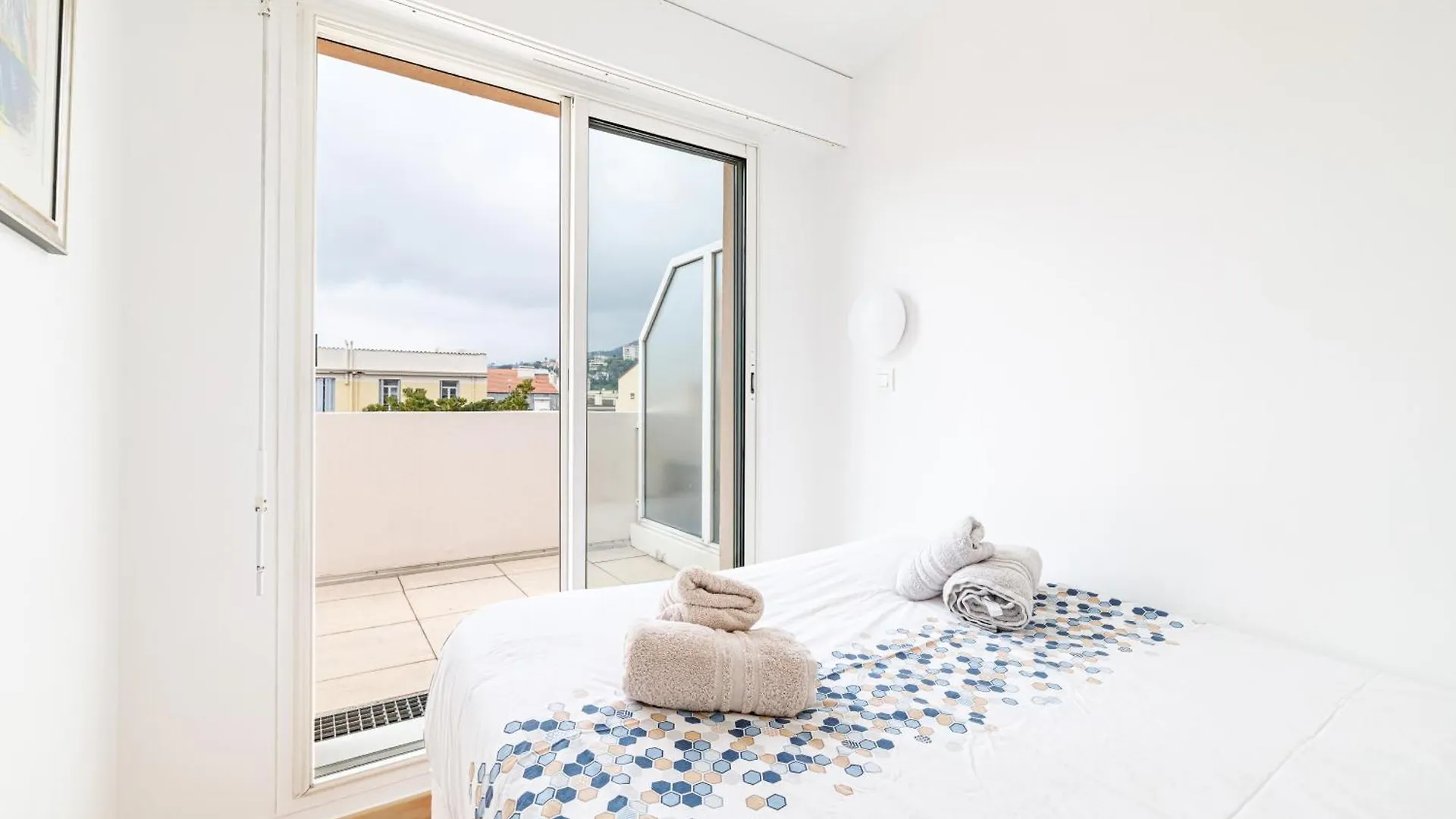 904 - Rooftop In City Center, Beach 100M Away Menton 0*,  France